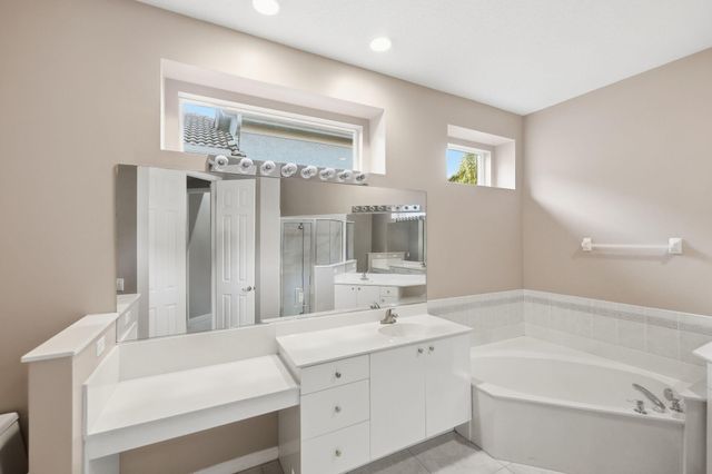 665 SW Sw Lake Charles Circle, Port St Lucie, FL 34986