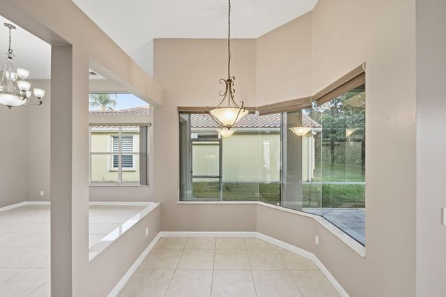 665 SW Sw Lake Charles Circle, Port St Lucie, FL 34986