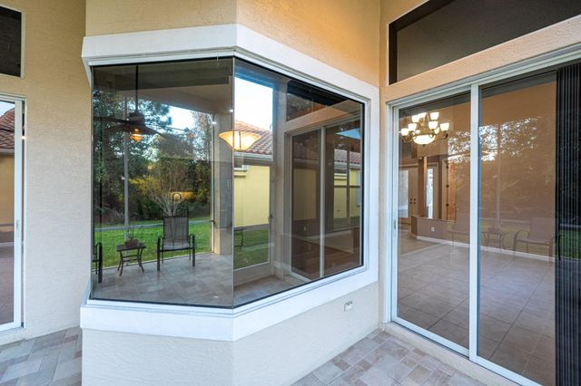 665 SW Sw Lake Charles Circle, Port St Lucie, FL 34986