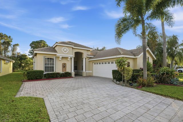 665 SW Sw Lake Charles Circle, Port St Lucie, FL 34986