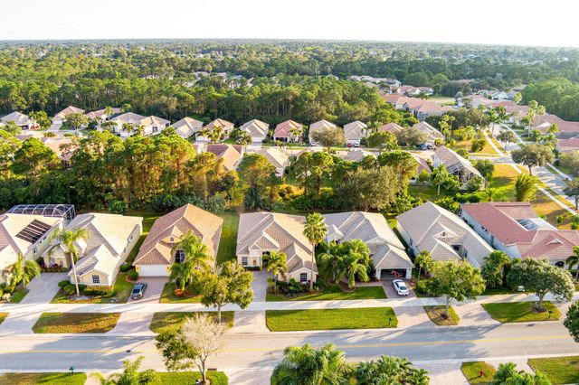 665 SW Sw Lake Charles Circle, Port St Lucie, FL 34986