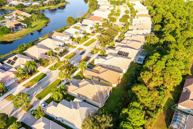 665 SW Sw Lake Charles Circle, Port St Lucie, FL 34986