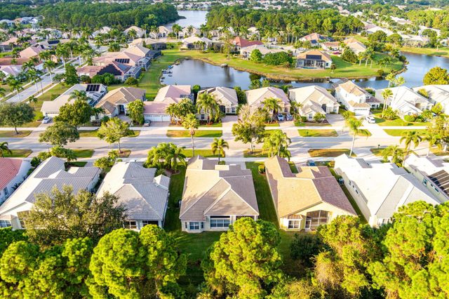 665 SW Sw Lake Charles Circle, Port St Lucie, FL 34986