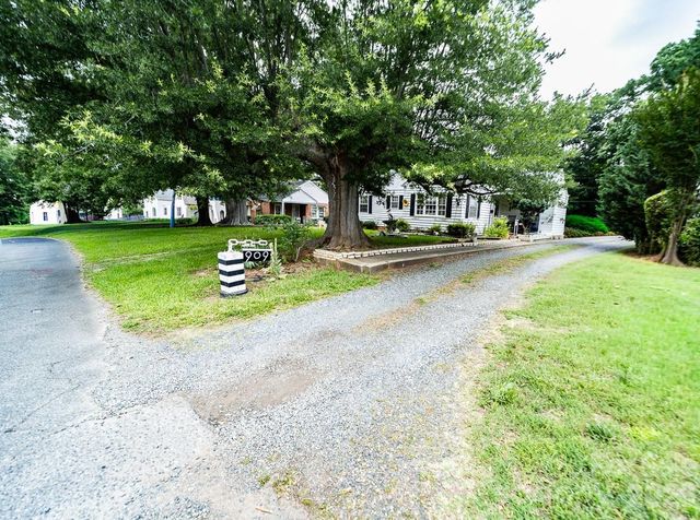 909 Drummond Avenue, Charlotte, NC 28205