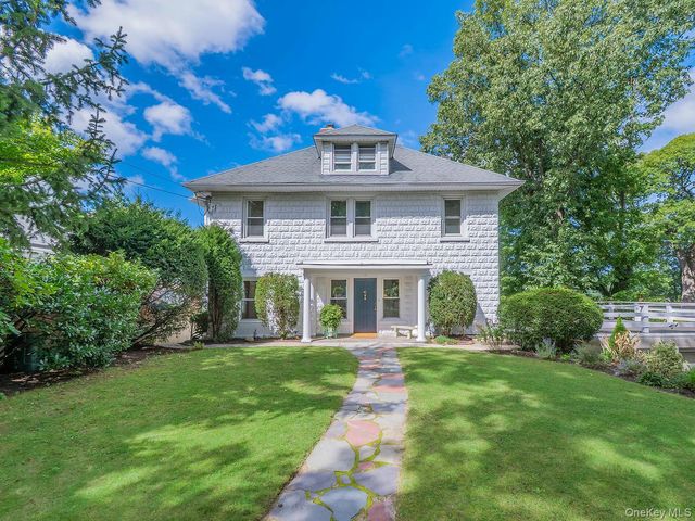 40 Prospect Avenue, Sea Cliff, NY 11579