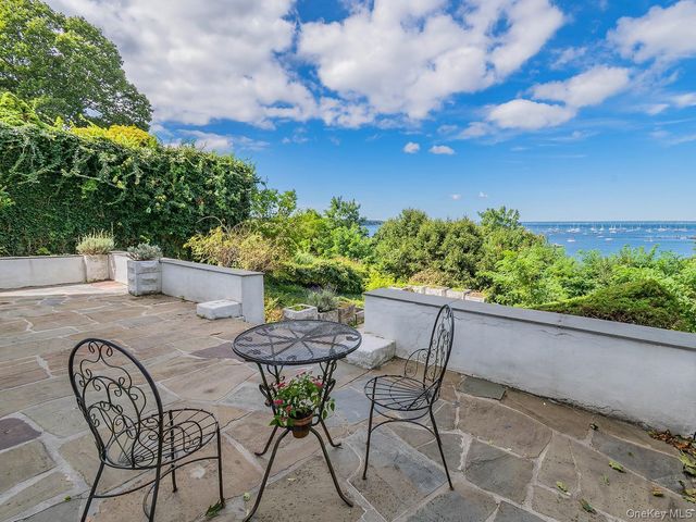 40 Prospect Avenue, Sea Cliff, NY 11579