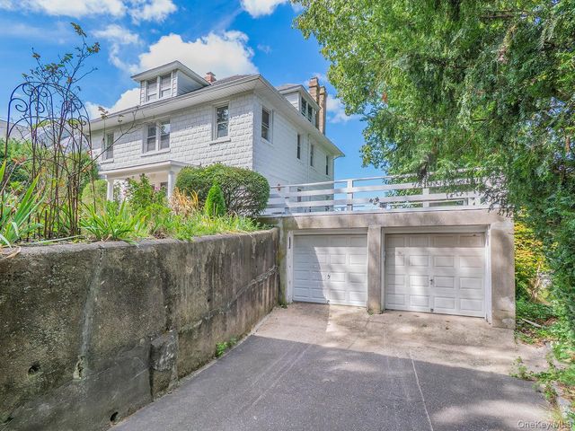 40 Prospect Avenue, Sea Cliff, NY 11579