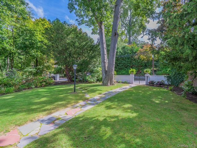 40 Prospect Avenue, Sea Cliff, NY 11579