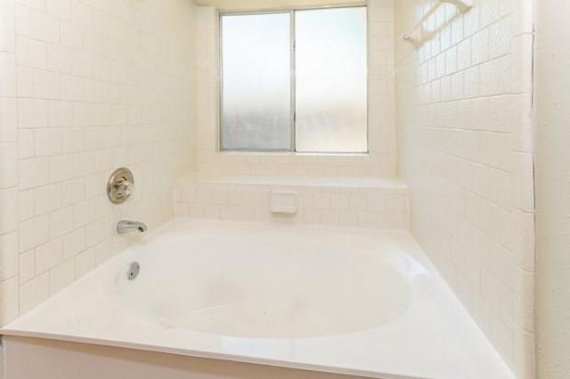 2002 Hickory Glen Drive, Missouri City, TX 77489