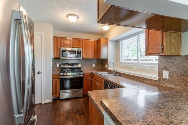 2002 Hickory Glen Drive, Missouri City, TX 77489