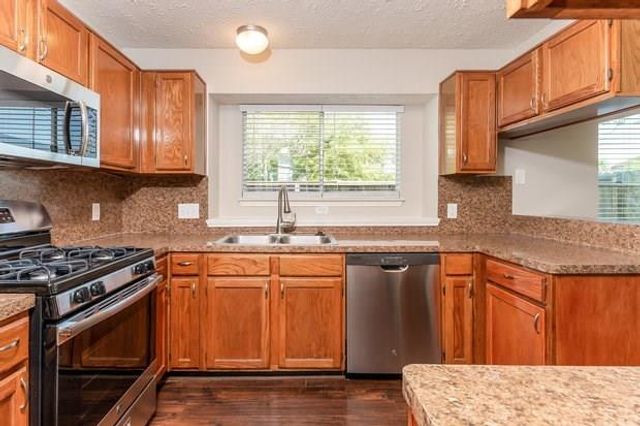 2002 Hickory Glen Drive, Missouri City, TX 77489