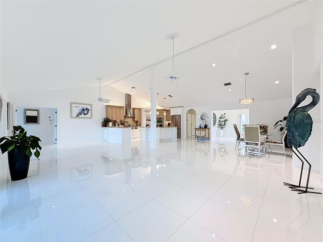 324 LEEWARD ISLAND, Clearwater Beach, FL 33767