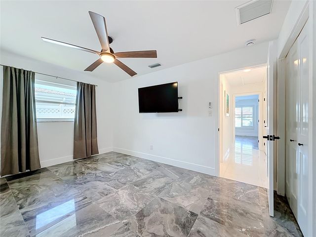 324 LEEWARD ISLAND, Clearwater Beach, FL 33767