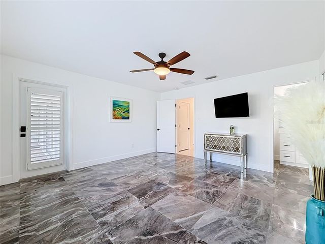 324 LEEWARD ISLAND, Clearwater Beach, FL 33767