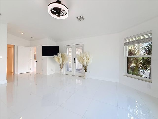 324 LEEWARD ISLAND, Clearwater Beach, FL 33767