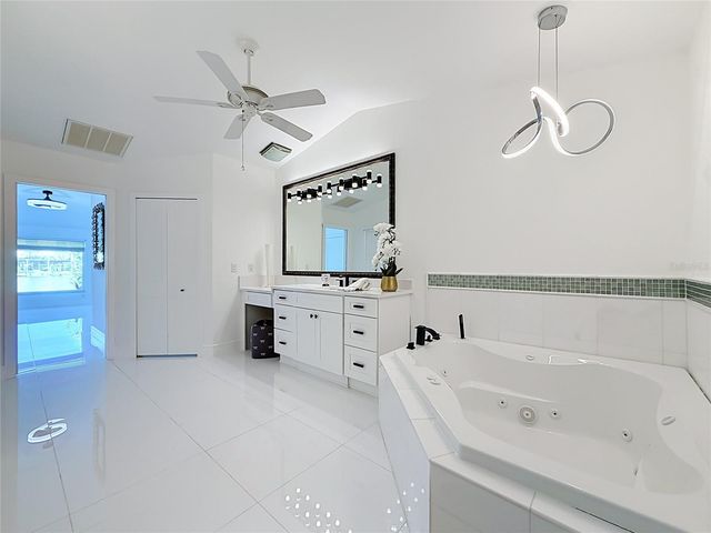 324 LEEWARD ISLAND, Clearwater Beach, FL 33767