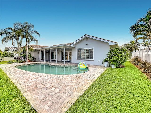 324 LEEWARD ISLAND, Clearwater Beach, FL 33767