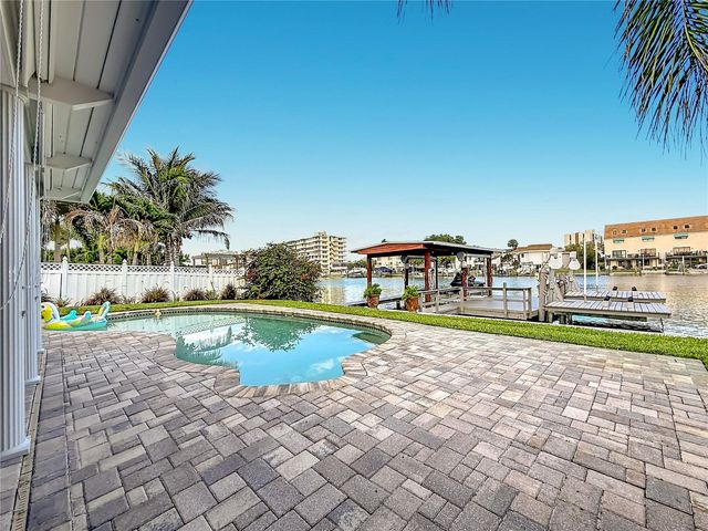 324 LEEWARD ISLAND, Clearwater Beach, FL 33767
