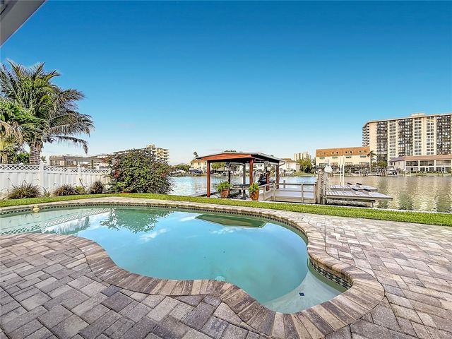 324 LEEWARD ISLAND, Clearwater Beach, FL 33767