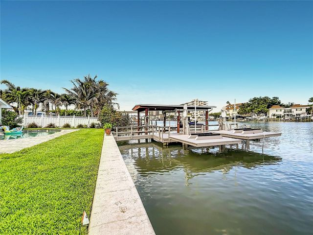 324 LEEWARD ISLAND, Clearwater Beach, FL 33767