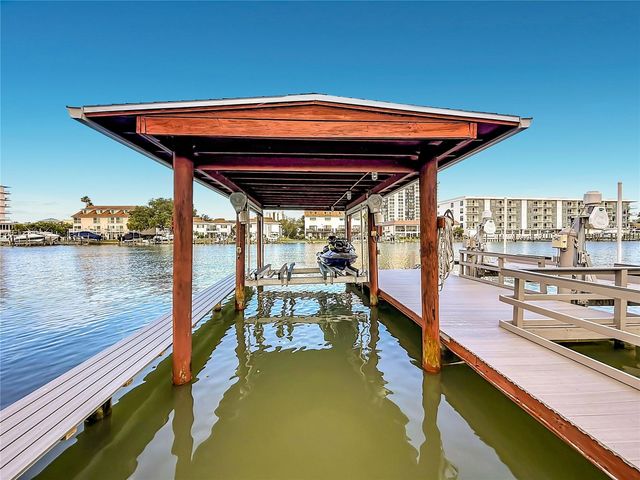 324 LEEWARD ISLAND, Clearwater Beach, FL 33767