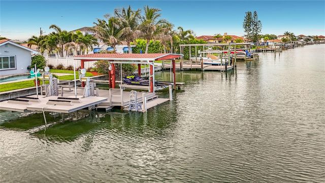 324 LEEWARD ISLAND, Clearwater Beach, FL 33767