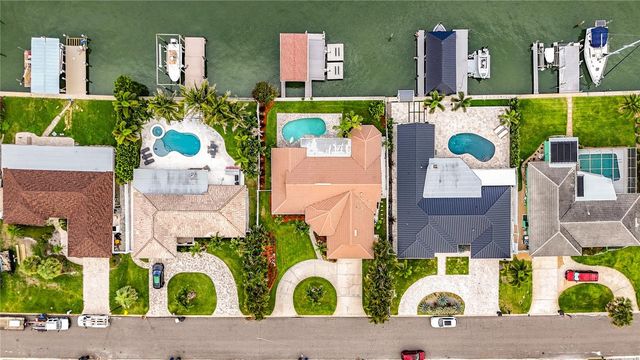 324 LEEWARD ISLAND, Clearwater Beach, FL 33767