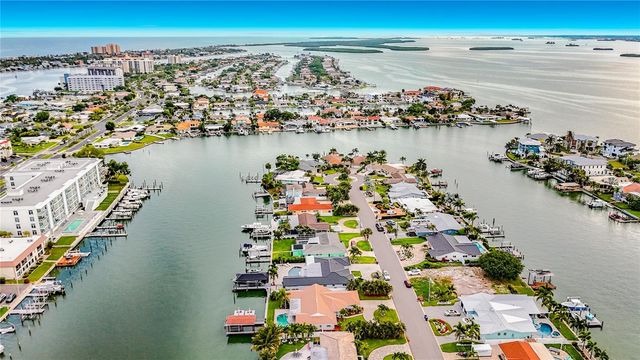 324 LEEWARD ISLAND, Clearwater Beach, FL 33767