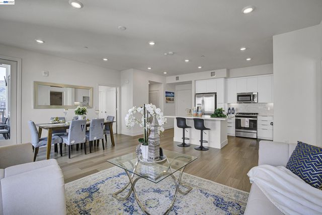 3512 Vision Cmn 401, Fremont, CA 94538