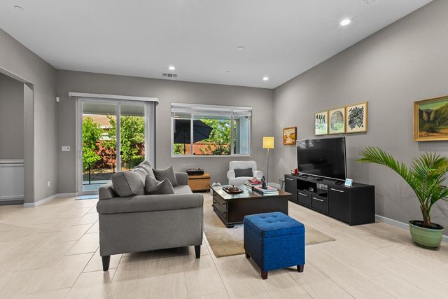 442 Olivadi Way, Sacramento, CA 95834