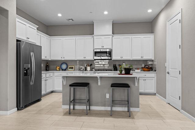 442 Olivadi Way, Sacramento, CA 95834