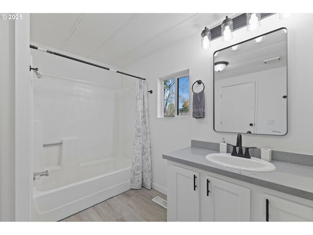 1901 Se MINTER BRIDGE Rd 20, Hillsboro, OR 97123