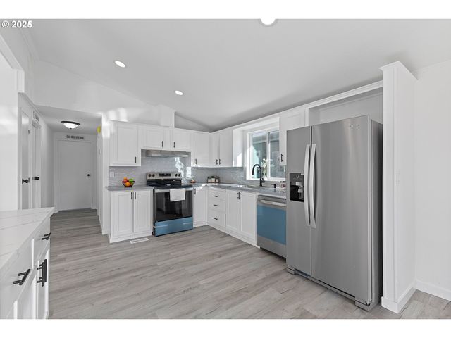 1901 Se MINTER BRIDGE Rd 20, Hillsboro, OR 97123