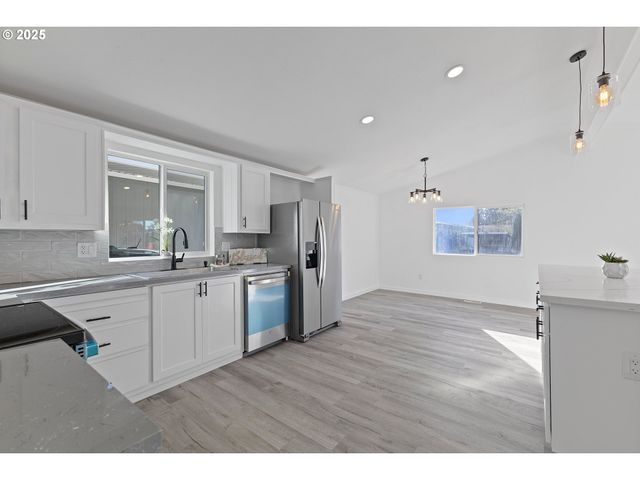 1901 Se MINTER BRIDGE Rd 20, Hillsboro, OR 97123