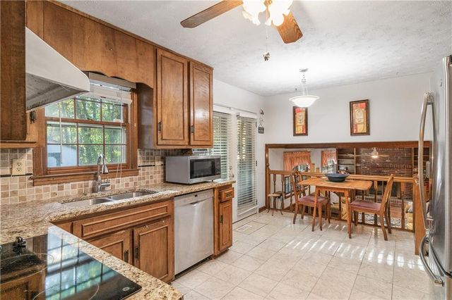 2252 Valley Creek Circle, Snellville, GA 30078