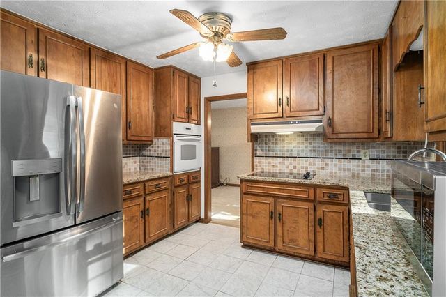 2252 Valley Creek Circle, Snellville, GA 30078