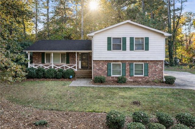 2252 Valley Creek Circle, Snellville, GA 30078