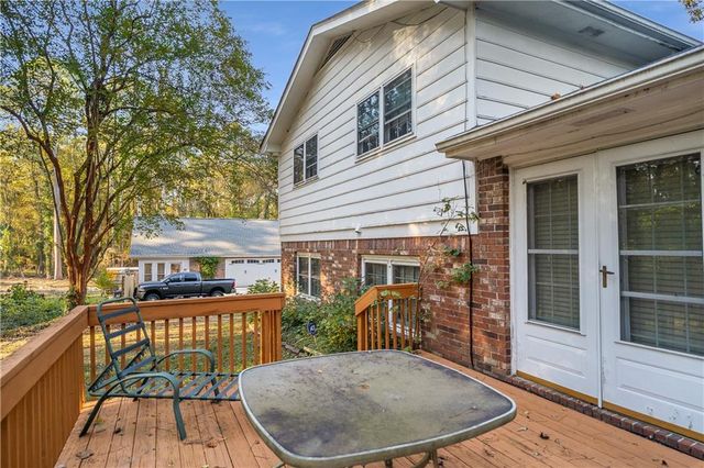 2252 Valley Creek Circle, Snellville, GA 30078