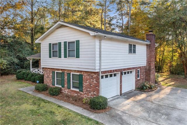 2252 Valley Creek Circle, Snellville, GA 30078