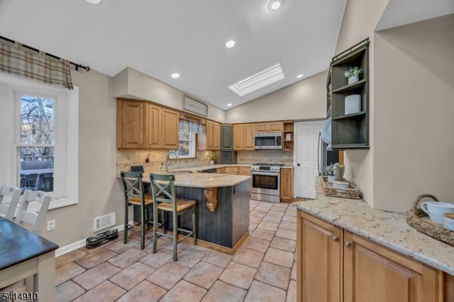 5 Walnut Grove Rd, Hillsborough Twp., NJ 08844