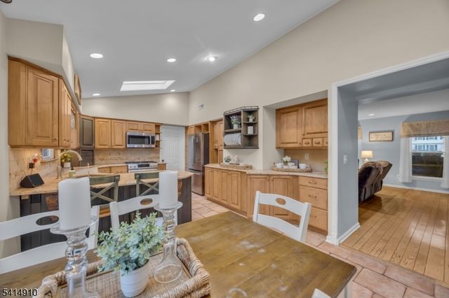 5 Walnut Grove Rd, Hillsborough Twp., NJ 08844