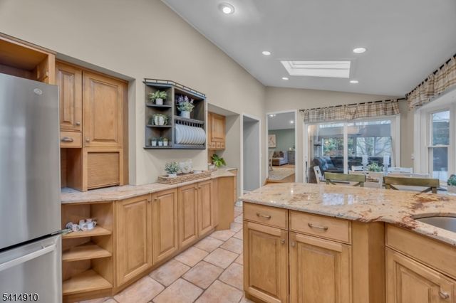 5 Walnut Grove Rd, Hillsborough Twp., NJ 08844