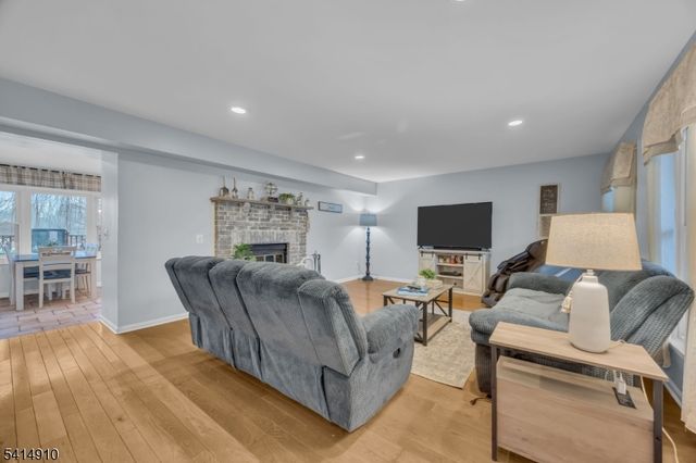 5 Walnut Grove Rd, Hillsborough Twp., NJ 08844