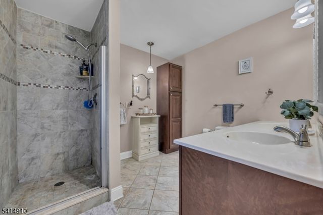 5 Walnut Grove Rd, Hillsborough Twp., NJ 08844