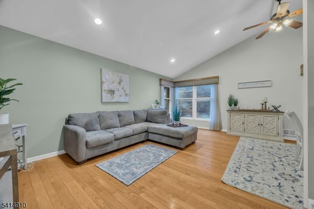 5 Walnut Grove Rd, Hillsborough Twp., NJ 08844