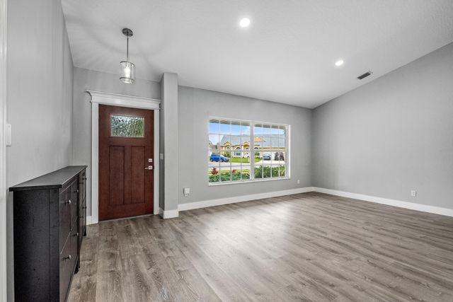 429 Lake Victoria Circle, Melbourne, FL 32940