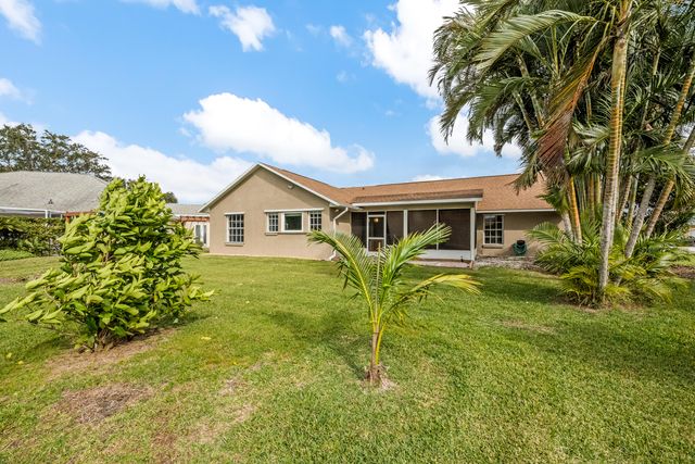 429 Lake Victoria Circle, Melbourne, FL 32940