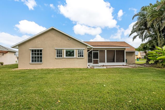 429 Lake Victoria Circle, Melbourne, FL 32940