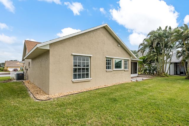 429 Lake Victoria Circle, Melbourne, FL 32940