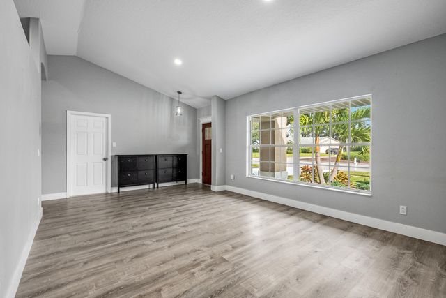 429 Lake Victoria Circle, Melbourne, FL 32940